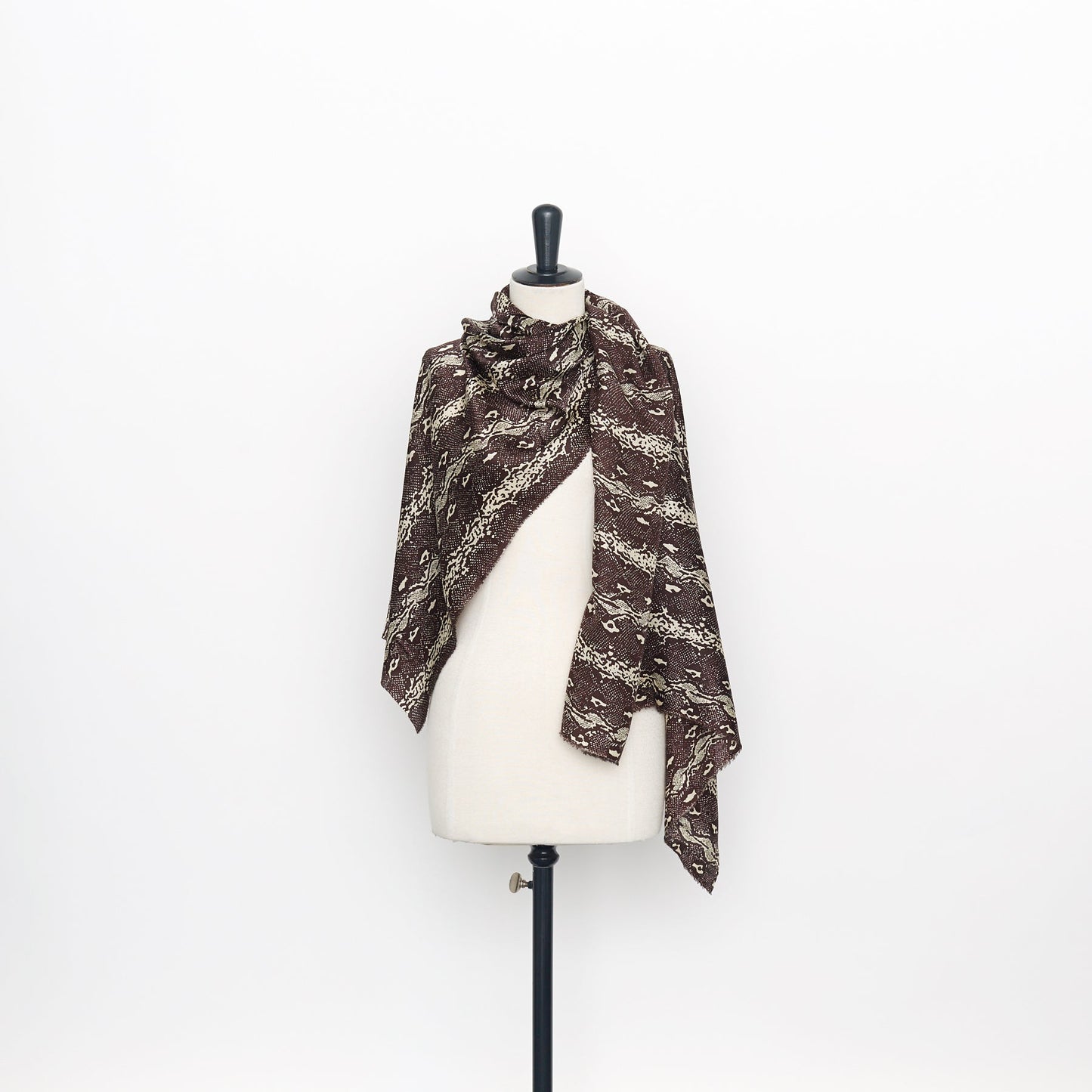 T22A02118 | Snake Print Silk Satin